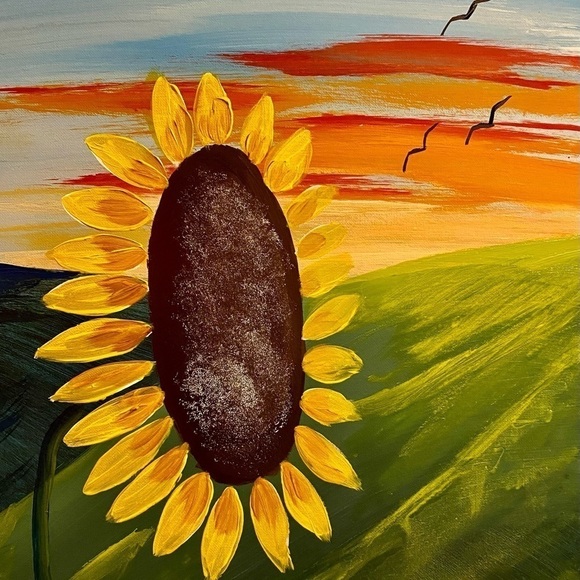 Elizabeth 2 Sunflower 🌻 - Picture 2 of 2